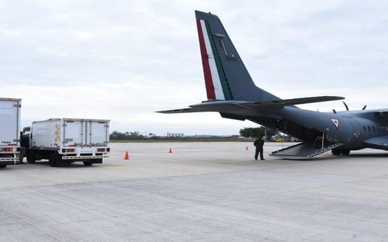 ✈️Arribó al Aeropuerto Internacional de Veracruz, el CASA C-295 con 19 mil 500 dosis de vacunas contra el COVID-19💉.
