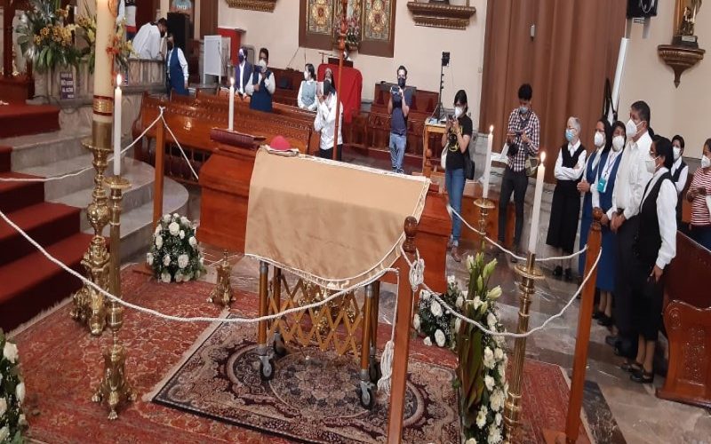 Domingo 08 de agosto, arribo del cuerpo del Arzobispo de Xalapa, Hipólito Reyes Larios a la Catedral Metropolitana de la Capital Veracruzana/Francisco de Luna