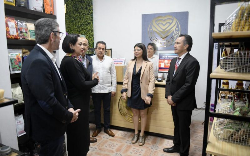 Primera tienda física “Hecho en Veracruz” impulsa MiPyMEs y recupera patrimonio estatal: gobernador Cuitláhuac García