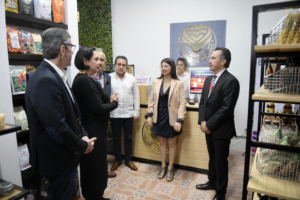 Primera tienda física “Hecho en Veracruz” impulsa MiPyMEs y recupera patrimonio estatal: gobernador Cuitláhuac García